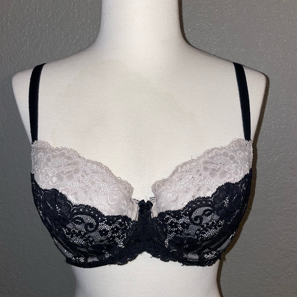 Victoria’s Secret Black White Colorblock Lace Lined Demi 34D